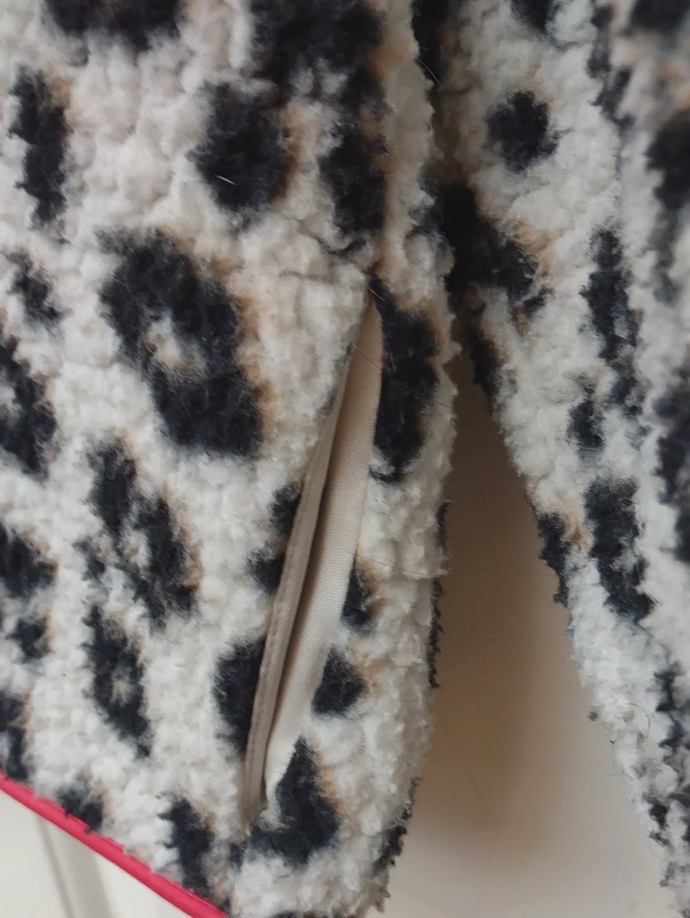 Old Navy Girl's Snow Leopard Full Zip Cozy Sherpa Jacket Side Pockets Zip Pocket